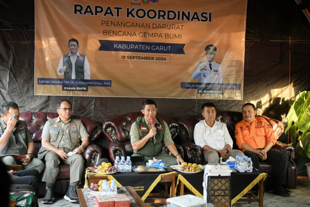 Bey Machmudin ketika berkunjung ke Kabupaten Garut