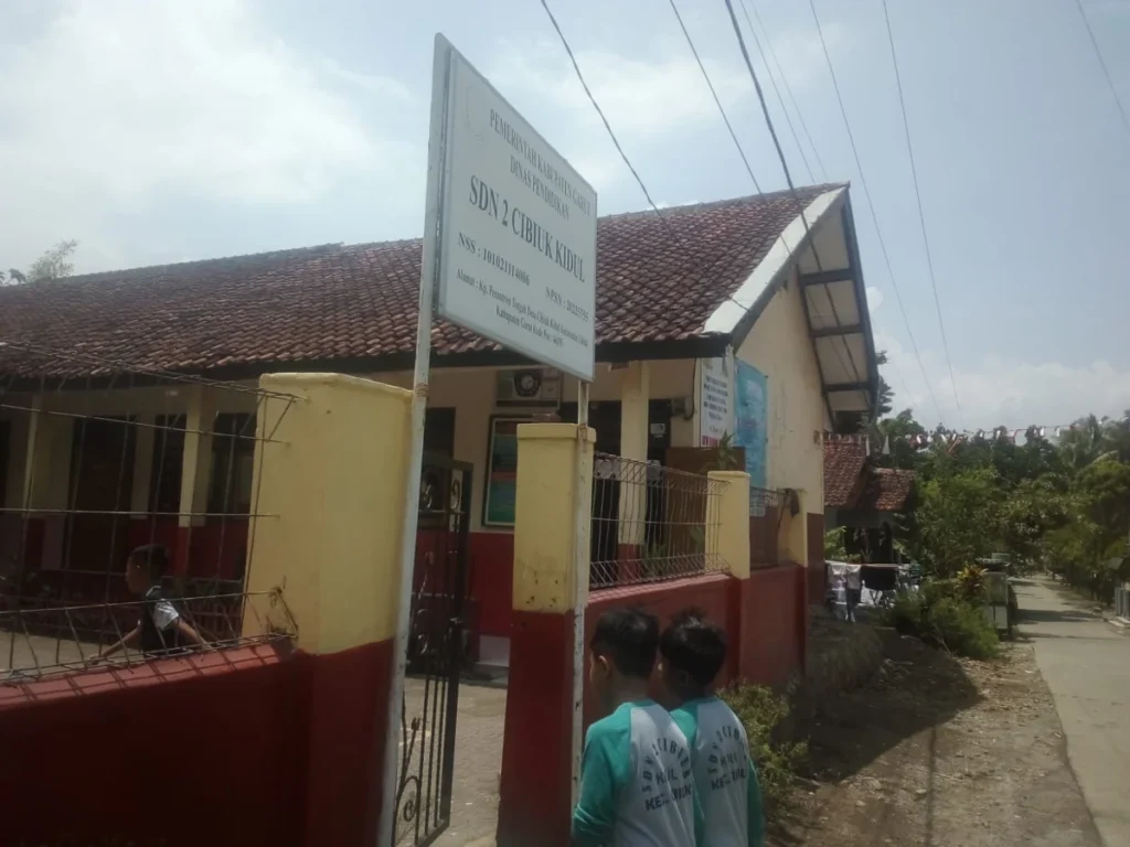 SDN 2 Cibiuk Kidul masih kekurangan kelas, Kamis (26/9).(foto pepen apendi)