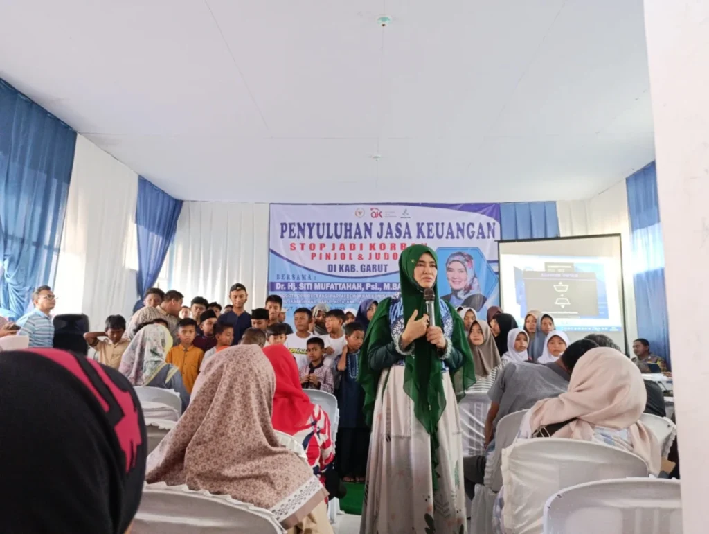 Siti Mufattahah menggandeng OJK untuk memberikan literasi kepada masyarakat Garut terkait bahaya judol dan pin