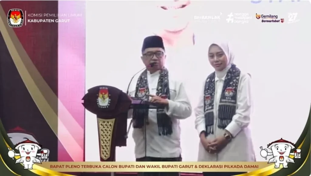 Abdusy Syakur Amin dan Putri Karlina berkesempatan memberikan sambutan di rapat pleno terbuka pengundian nomor