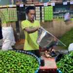 pedagang sayuran di pasar Ciawitali Garut