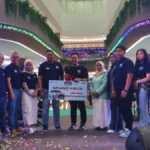 Penyerahan secara simbolis kunci mobil Grand Prize Mobil pada undian Panen Hadiah Simpedes BRI Cabang Garut di