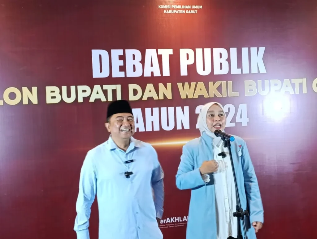 Abdusy Syakur dan Putri Karlina saat konferensi pers usai debat publik