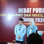 Putri Karlina dan Abdusy Syakur ketika konferensi pers usai debat publik