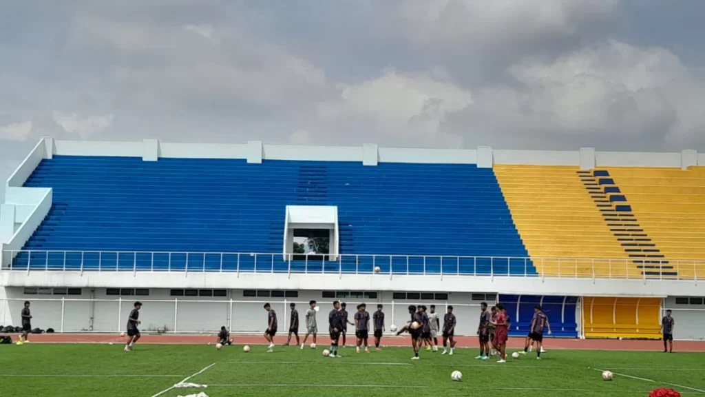 Skuad Persigar saat latihan jelang menghadapi Liga 4 Seri 1 Jawa Barat di Stadion Dalem Bintang, beberapa wakt