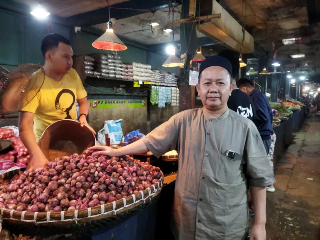 pedagang di pasar Ciawitali Garut