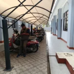 area parkir sepeda motor di Gedung DPRD Garut