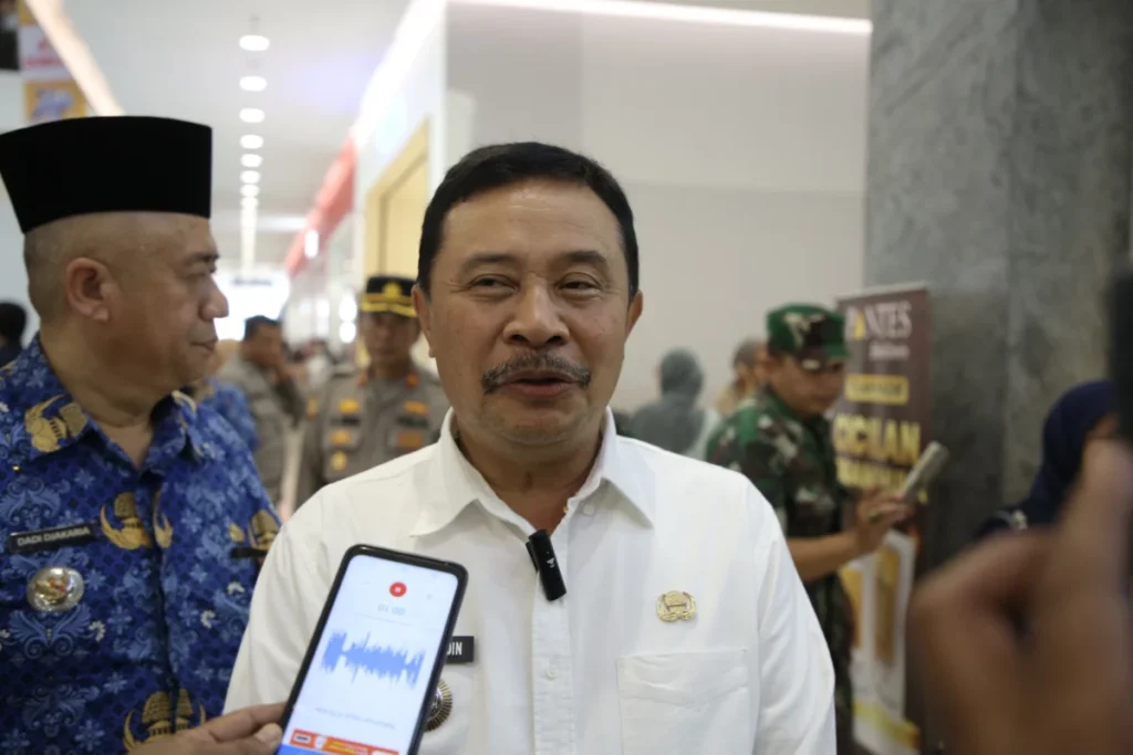 Pj Bupati Garut Barnas Adjidin hadiri job fair di citimall