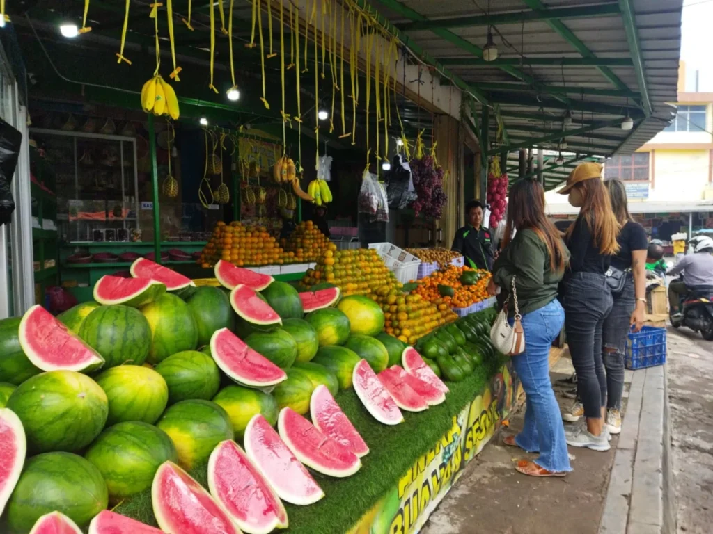 Pedagang buah-buahan di Kabupaten Garut, (Rizki/Radar Garut)