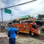 Kebakaran Kios Mie Baso di Pasar Bandrek Kecamatan Kersamanah Kabupaten Garut. Dinas Damkar terjunkan mobil pe