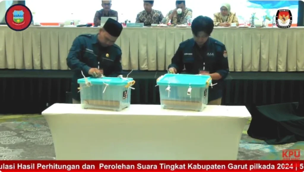 KPU Kabupaten Garut menggelar rekapitulasi perhitungan suara