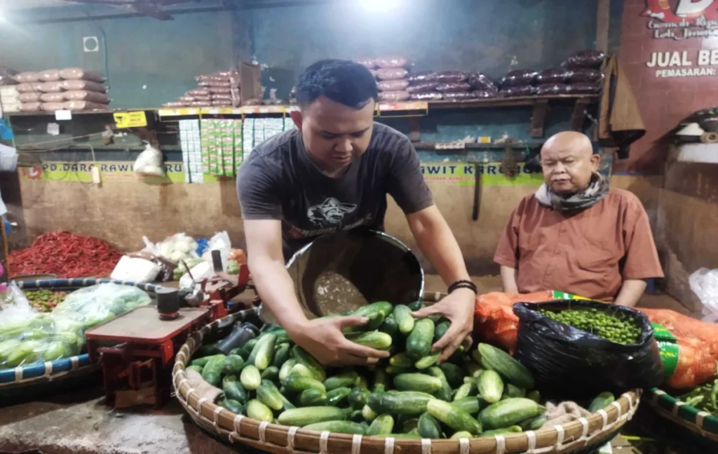 pedagang sayuran di pasar Guntur Ciawitali (Rizki/Radar Garut)