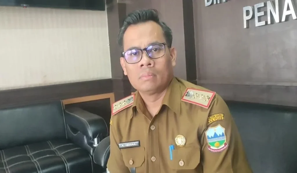 Agus Ismail, Kepala Dinas PUPR Garut (Rizka/Radar Garut)