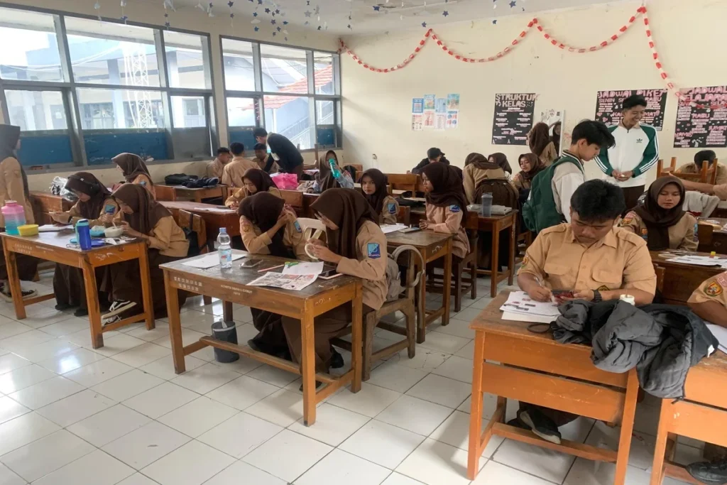 siswa SMAN 6 Garut melaksanakan pembelajaran