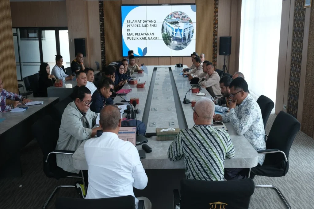 Pemkab Garut bahas DOB Garut Selatan dengan presidium pemekaran