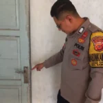 polisi menunjukkan di TKP pencurian (Rizki/Radar Garut)