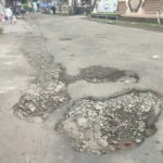 Jalan Terusan Pahlawan dekat kawasan Pemda Garut banyak lubang