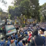 guru honorer di Garut demo di kantor DPRD Garut (Dok Radar)