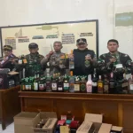 Satpol PP Garut berhasil amankan ratusan botol miras di malam pergantian tahun baru. (Istimewa)