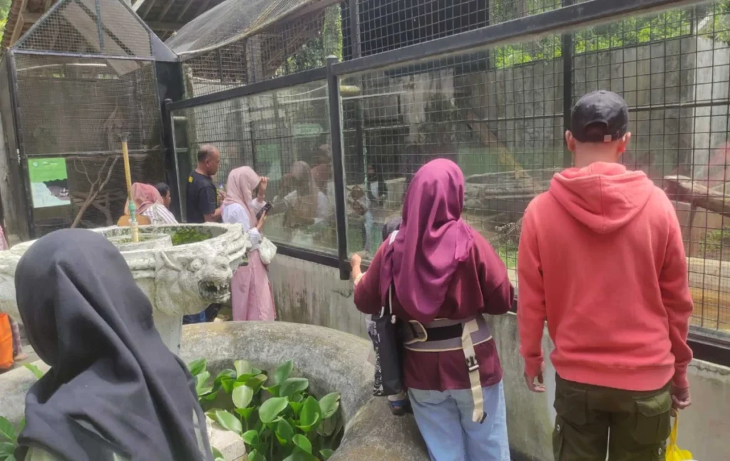 wisatawan di TS Cikembulan (Ale/Radar Garut)