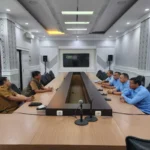 Pj Bupati Garut bersama Direktur PDAM Tirta Intan Garut dan jajarannya membahas peningkatan layanan air bersih