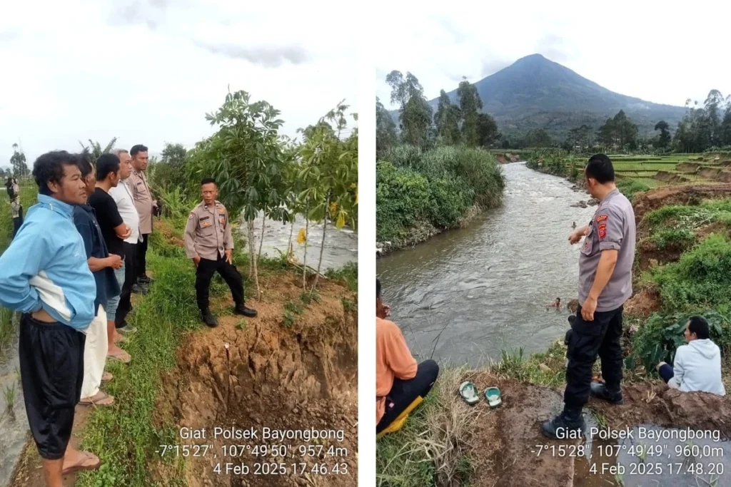 petugas melihat lokasi bocah terseret arus sungai (istimewa)