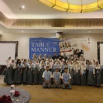 SMKN 1 Garut menggelar pelatihan Table Manner bagi siswa (Rizka/Radar Garut)