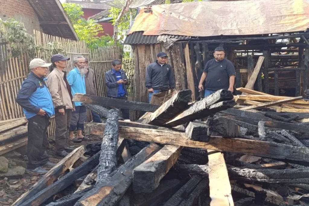 Yudha Puja Turnawan, Anggota DPRD Garut kunjungi lokasi kebakaran di Kampung Babakan Cisero