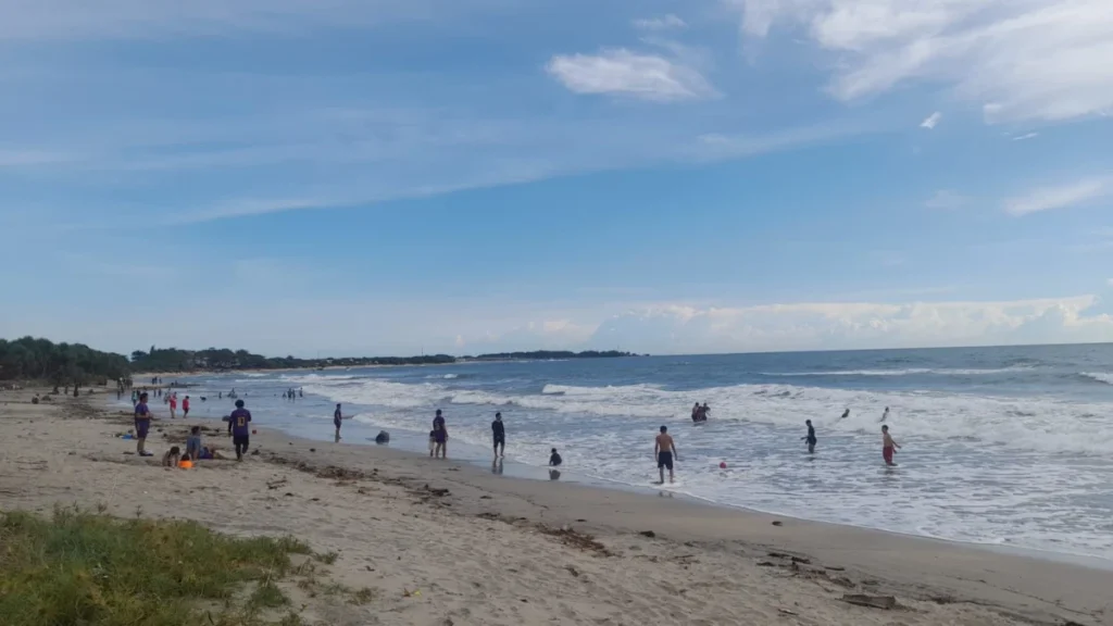 Pantai Karangpapak Pameungpeuk (foto rizkiperatami)