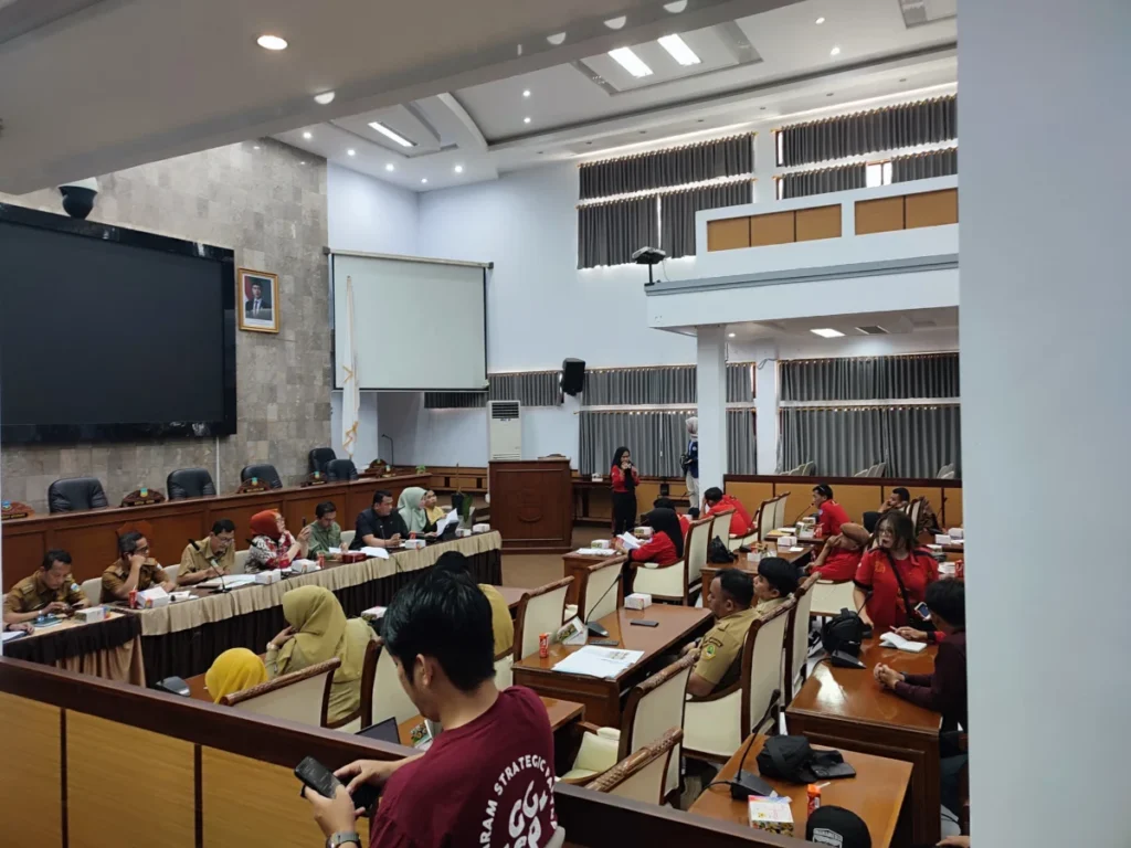 Serikat buruh melakukan audiensi dengan DPRD Garut (Rizka/Radar Garut)