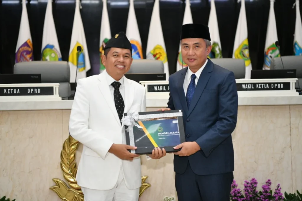 Dedi Mulyadi bersama Bey Machmudin