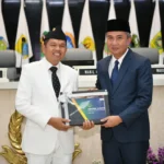 Dedi Mulyadi bersama Bey Machmudin