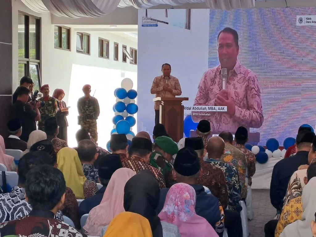 Direktur Sumber Daya Manusia dan Umum BPJS Kesehatan, Andi Afdal Abdullah, memberikan sambutan