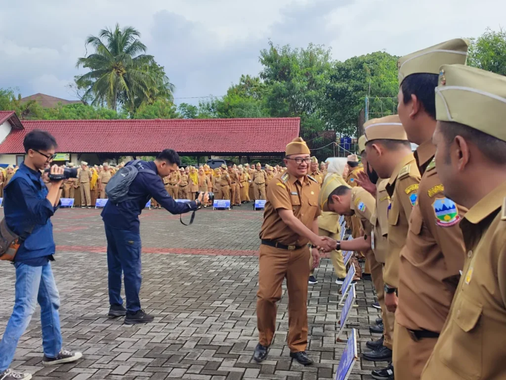 Abdusy Syakur Amin Pimpin Apel Gabungan Perdana di Pemkab Garut