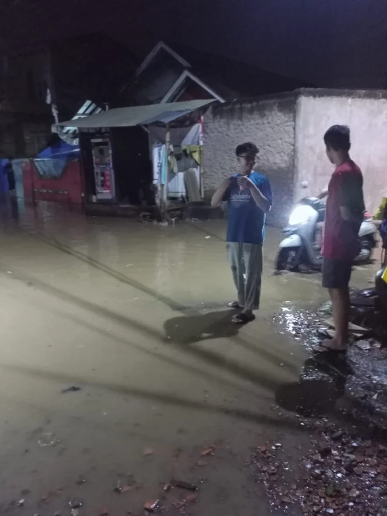 Tanggul Tak Memadai, Cimacan Jadi Langganan Banjir banjir melanda kampung Cimacan