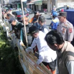 Bupati Garut Abdusy Syakur memantau