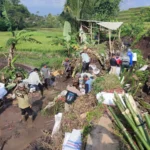 saluran air tertutup oleh longsor