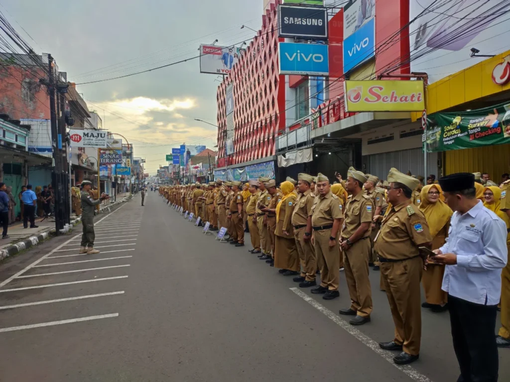 ASN Garut apel pagi di jalan Ahmad Yani