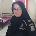 Petugas TRS pada Dinas Sosial Kabupaten Garut, saat ditemui di kantor dinsos. Selasa (11/3)