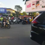 kondisi Simpang Lima yang padat karena banyak yang berburu takjil