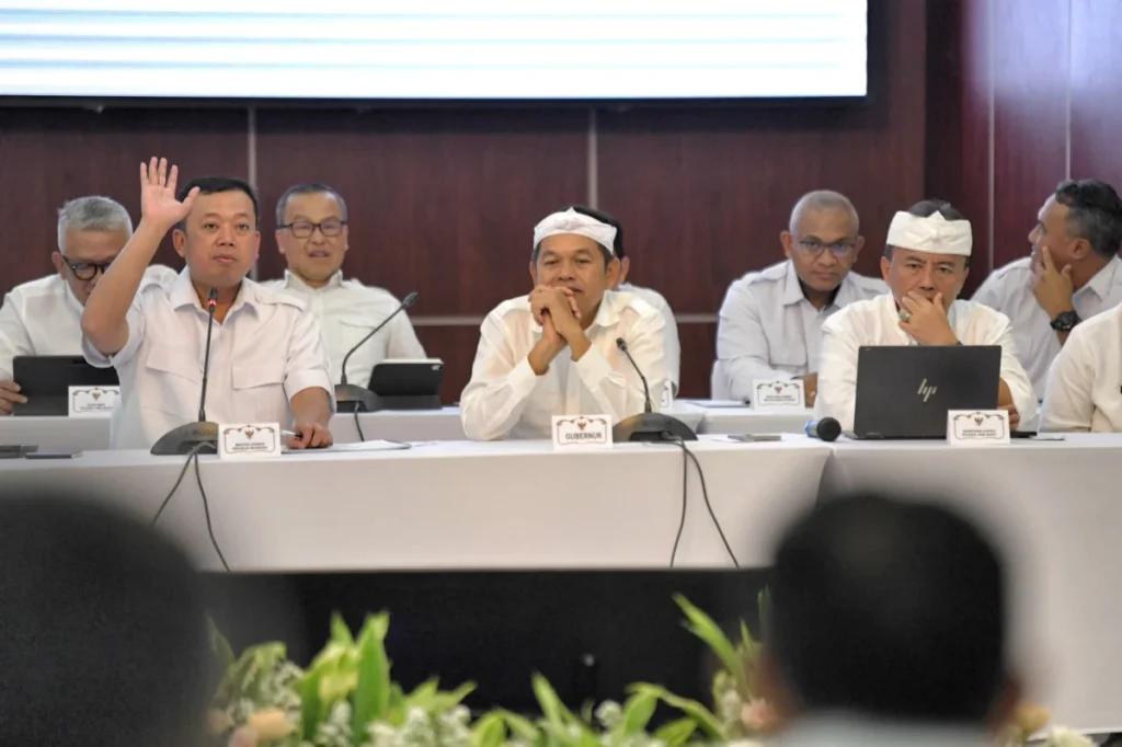 Gubernur Jawa Barat Dedi Mulyadi bersama Menteri ATR/BPN Nusron Wahid memimpin rapat koordinasi yang dihadiri