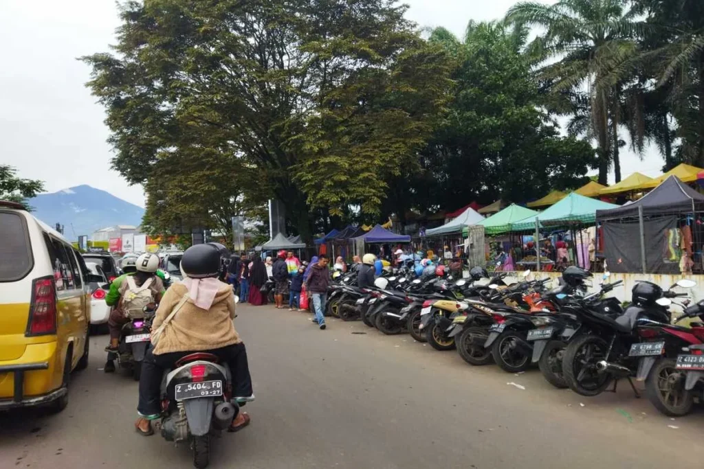 Kerkof Garut dipadati pengunjung (Rizki/Radar Garut)