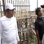 Dedi Mulyadi meninjau bantaran sungai di Bekasi