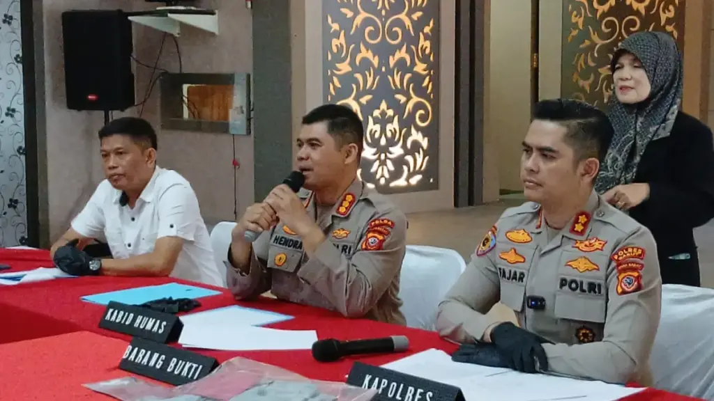 Polisi melaksanakan konferensi pers terkait dugaan kekerasan seksual yang melibatkan dokter