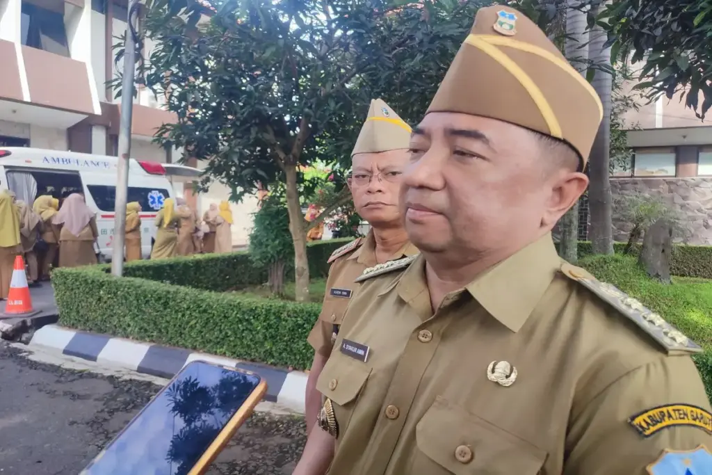 Bupati Garut Abdusy Syakur Amin