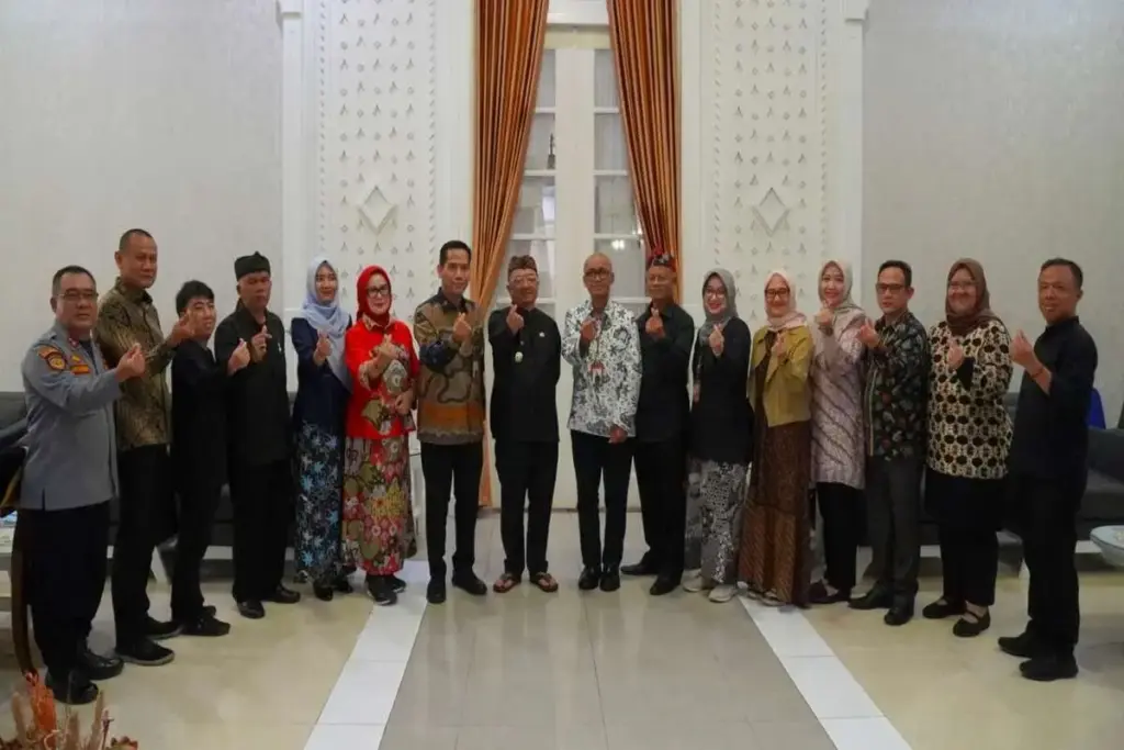 Foto bersama dengan Pemerintah Kabupaten Garut