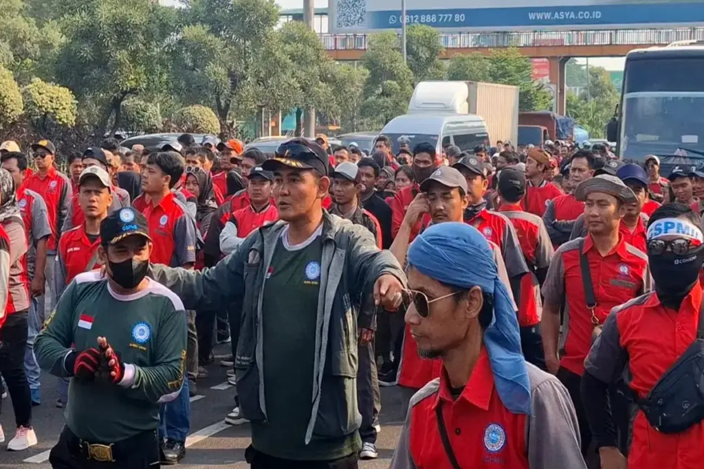 Dalam rangka menyambut hari buruh nasional ribuan buruh di Bekasi akan memadati Monumen Nasional (Monas), Jaka