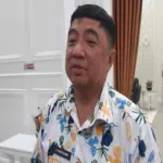 Bupati Garut, Abdusy Syakur Amin, saat diwawancarai oleh awak media usai pertemuan dengan jajaran direksi dan