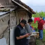 Yudha Puja Turnawan mengunjungi rumah Edah, janda dhuafa