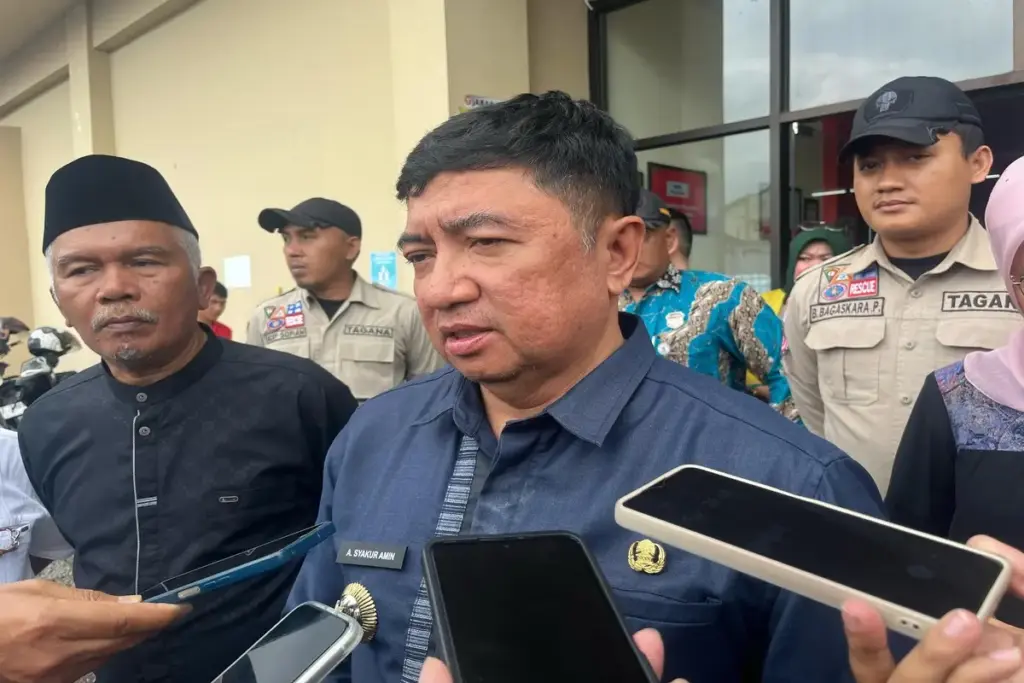 Bupati Garut Abdusy Syakur Amin